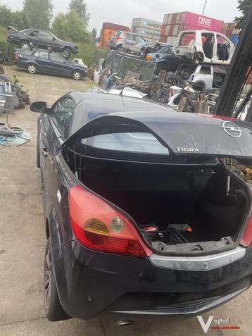 Opel Tigra Cabrio 1.8  2005 in onderdelen beschikbaar voor biedingen