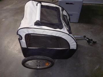 Fietskar voor middelgrote hond beschikbaar voor biedingen