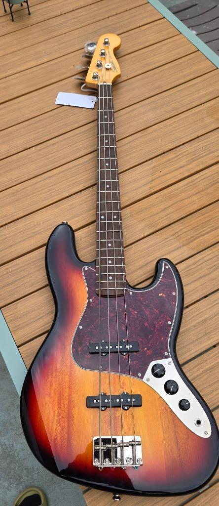 Squier CV 60 Jazzbasgitaar, Muziek en Instrumenten, Snaarinstrumenten | Gitaren | Bas, Nieuw, Akoestisch, Ophalen