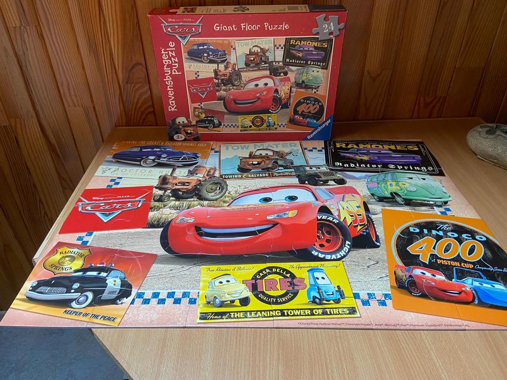 Vloerpuzzel Cars 24 stukjes, Kinderen en Baby's, Ophalen, Zo goed als nieuw
