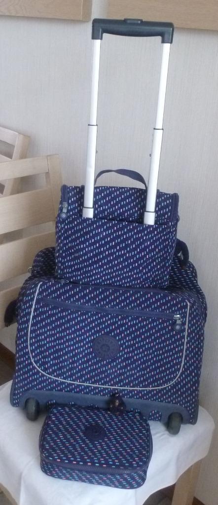 Kipling Set Trolley Isoth lunchtas en pennenetui + apen, Handtassen en Accessoires, Tassen | Schooltassen, Gebruikt, Aktetas of Boekentas