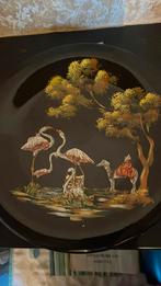 assiette noire avec des arbres et des flamands roses, Antiquités & Art, Antiquités | Assiettes décoratives & Carrelages