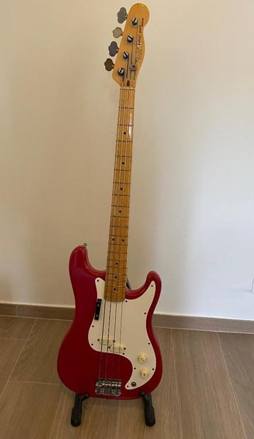Bas gitaar beschikbaar voor biedingen