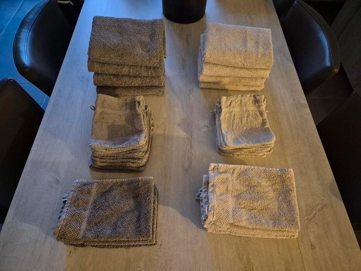 (Bad)handdoeken - gastendoekjes - washandjes, Huis en Inrichting, Badkamer | Badtextiel en Accessoires, Gebruikt, Beige, Ophalen