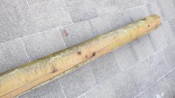 Gratis houten paal rond 12cm dik 4m lang hout beschikbaar voor biedingen