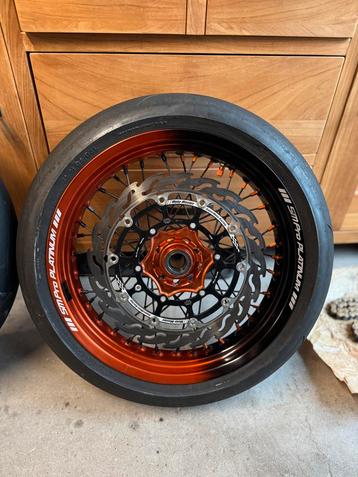 Sm pro platinum supermoto velgen beschikbaar voor biedingen