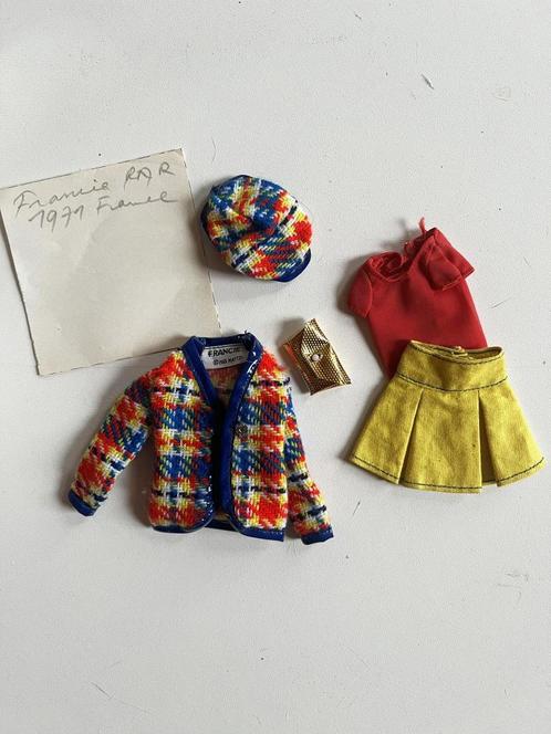 1970 Vintage Lot Barbie Francie vêtements +case tenue, Enfants & Bébés, Jouets | Poupées, Utilisé, Barbie