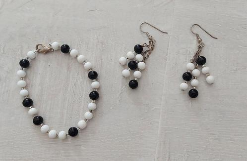 Bracelet + paire de boucles d'oreilles blanc-noir-argenté, Bijoux, Sacs & Beauté, Bracelets, Neuf, Synthétique ou Plastique, Noir
