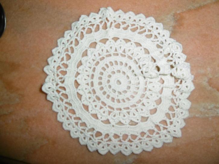 napperon antique au crochet, blanc cassé, rond, Antiquités & Art, Tapis & Textile, Enlèvement ou Envoi