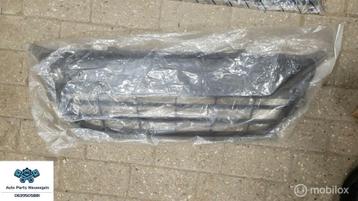 Grille midden Hyundai i20 I ('08-'14) 86561-1J000 beschikbaar voor biedingen