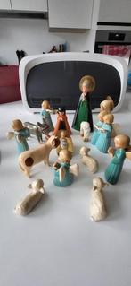 Vintage Kerststal,  door jaren geschonden aan enkele beeldje, Antiek en Kunst, Ophalen