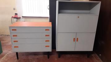 Set van 2 vintage kasten. beschikbaar voor biedingen