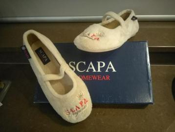 Lederen luxe schoenen en huispantoffels te koop. Maat 37/36  beschikbaar voor biedingen