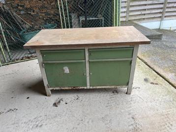 MOET WEG !! werkbank zware constructie. MOET WEG !! beschikbaar voor biedingen