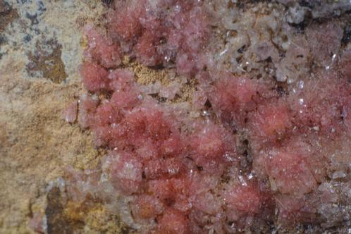Roze STRENGIET bollen uit Bragança, Portugal., Verzamelen, Mineralen en Fossielen, Mineraal, Ophalen of Verzenden
