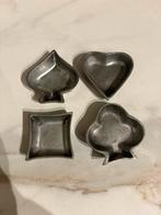 4 kleine tinnen schaaltjes, Enlèvement