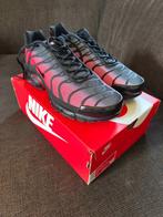 Nike Air Max Plus (rood / reflecterend), Kleding | Heren, Schoenen, Zwart, Nike, Ophalen of Verzenden, Zo goed als nieuw