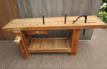 oude houten werkbank beschikbaar voor biedingen