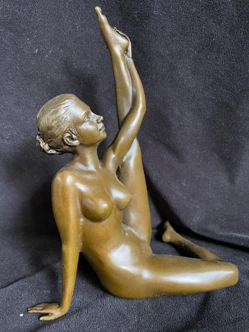 Bronzen naakte dame, licht erotisch J.Mavchi zuiver brons beschikbaar voor biedingen