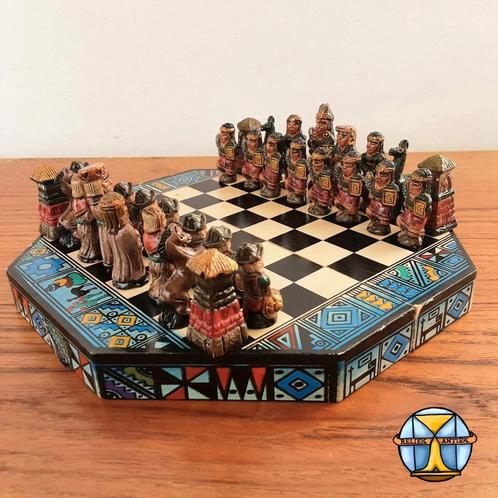 Jeu d'échecs vintage : jeu de voyage entre Incas et conquist, Antiquités & Art, Curiosités & Brocante, Enlèvement ou Envoi