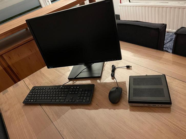Mini Computer met scherm keyboard muis headset webcam, Computers en Software, Desktop Pc's, Zo goed als nieuw, SSD, Ophalen