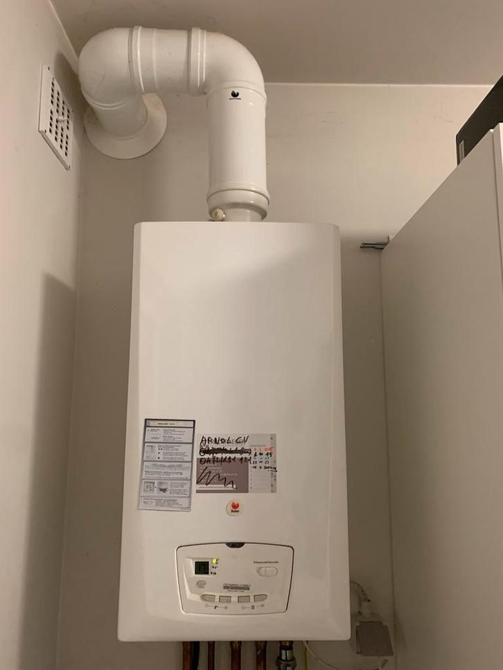 Gaswandketel type B met gedwongen afvoer, Bricolage & Construction, Chauffe-eau & Boilers, Utilisé, Gaz naturel, Plus de 10 ans
