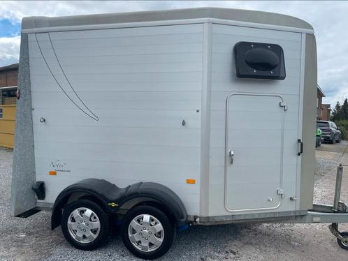 Humbaur Notos 2 p zadelkamer van 2014 top staat, Dieren en Toebehoren, Paarden en Pony's | Trailers en Aanhangwagens, Zo goed als nieuw