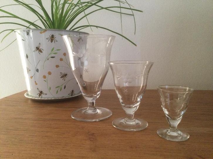 36 delig oud glasservies, Antiek en Kunst, Antiek | Glaswerk en Kristal, Ophalen of Verzenden