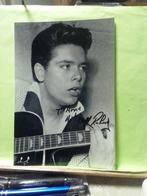 Foto Cliff Richard met originele handtekening, Verzamelen, Muziek, Artiesten en Beroemdheden, Ophalen of Verzenden, Zo goed als nieuw