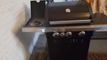 BBQ ....3JAAR OUD  NOG IN GOEDE STAAT beschikbaar voor biedingen