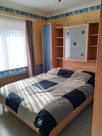 Slaapkamer met bed 1.60m beschikbaar voor biedingen