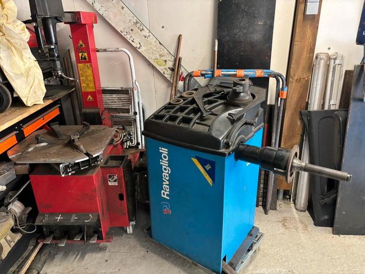 machine a pneus -equilibreuse !, Autos : Divers, Outils de voiture, Utilisé, Enlèvement