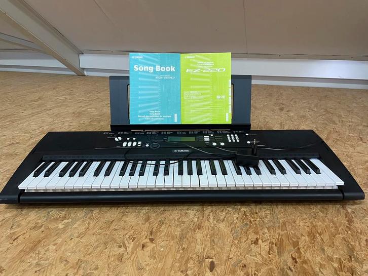 Yamaha synthesizer EZ-200, Muziek en Instrumenten, Keyboards, Zo goed als nieuw, 61 toetsen, Yamaha, Aanslaggevoelig, Ophalen