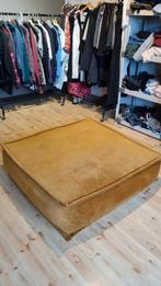 Gouden poef  100 cm x 100 cm x 30 cm, Huis en Inrichting, Ophalen, Gebruikt