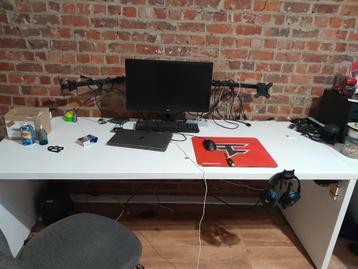 Bureau beschikbaar voor biedingen