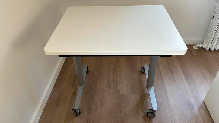 Table sur roulettes, Computers en Software, Laptoptafels, Gebruikt, Ophalen