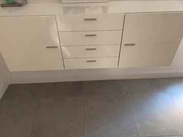 Dressoir beschikbaar voor biedingen