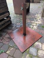 Pieds de parasol en fer, Enlèvement