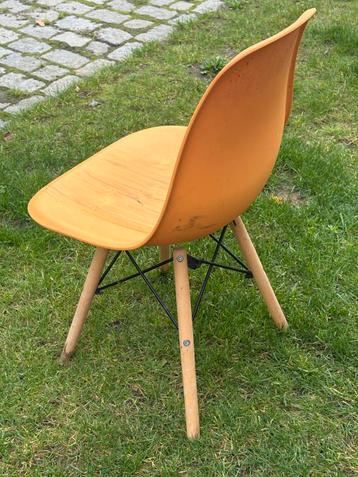 4 stoelen beschikbaar voor biedingen