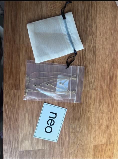 Collier trois rangs / marque NEO, Handtassen en Accessoires, Kettingen, Nieuw, Ophalen