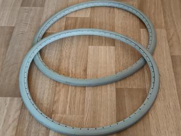 2 PNEUS INVACAIRE fauteuil roulant 24 x 1-3/8 beschikbaar voor biedingen