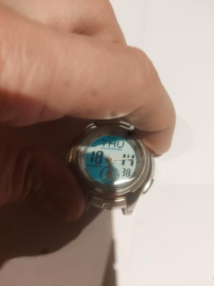 Montre casio, Bijoux, Sacs & Beauté, Montres | Hommes, Utilisé, Casio, Enlèvement