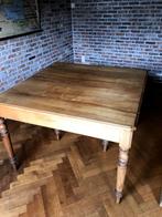 Prachtige Vierkante Notenhouten Tafel – Uittrekbaar van 1,13, Huis en Inrichting, Ophalen, Overige materialen, Gebruikt, Vierkant