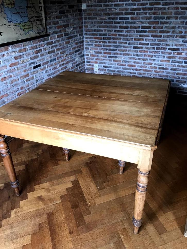 Prachtige Vierkante Notenhouten Tafel – Uittrekbaar van 1,13, Huis en Inrichting, Tafels | Eettafels, Gebruikt, 100 tot 150 cm