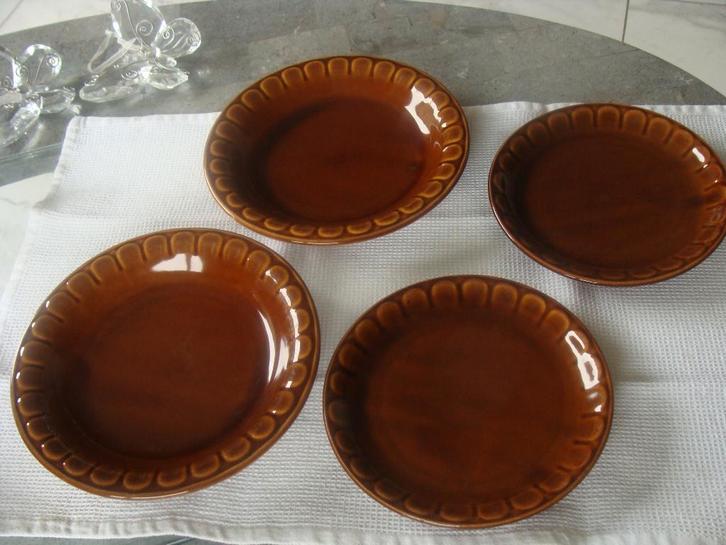 assiettes brunes, poinçonnée, vintage, Huis en Inrichting, Keuken | Servies, Zo goed als nieuw, Bord(en), Boerenbont, Ophalen of Verzenden