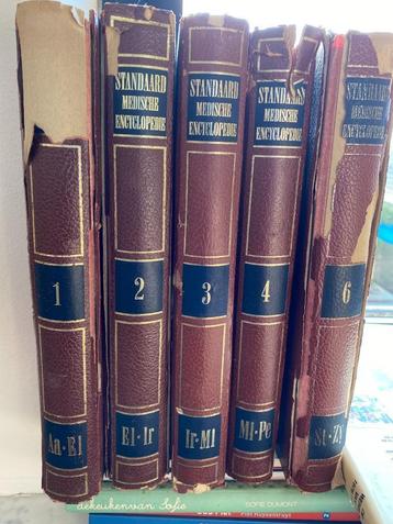 OUDE MEDISCHE BOEKEN beschikbaar voor biedingen