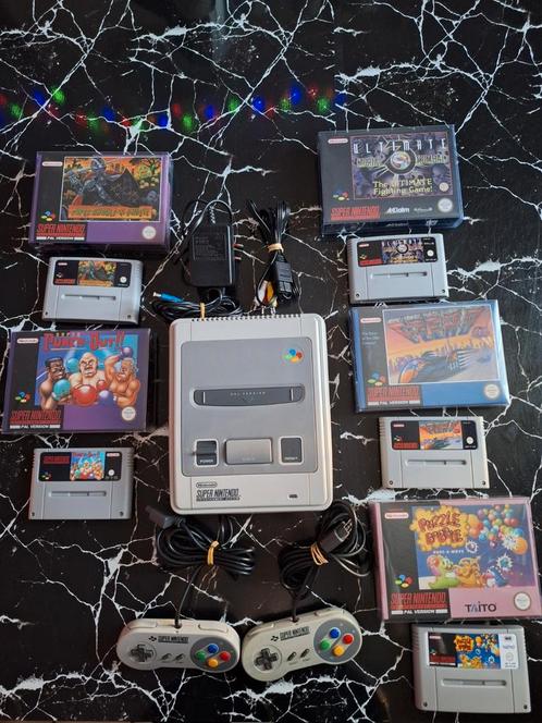 Super Nintendo-console + 4 games in dozen + 2 controllers en, Games en Spelcomputers, Games | Nintendo Super NES, Zo goed als nieuw