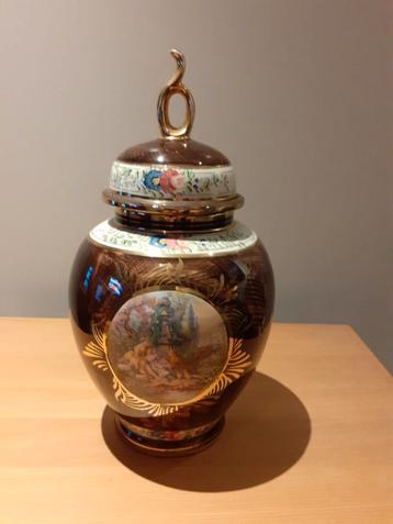 Dekselvaas van Hubert Bequet beschikbaar voor biedingen