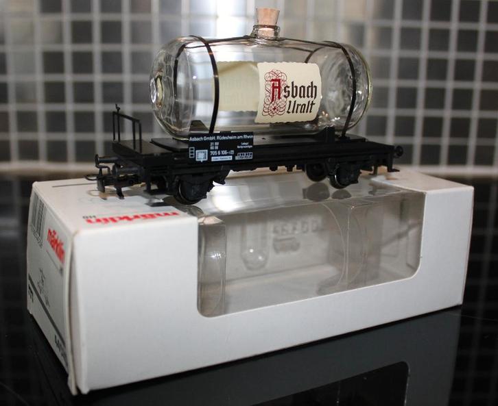 Wagon Marklin 44523 "Asbach Uralt" HO à l'état comme neuf., Hobby en Vrije tijd, Modeltreinen | H0, Zo goed als nieuw, Wagon, Märklin