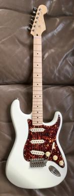 Squier (by Fender) Stratocaster met Texas Specials, Muziek en Instrumenten, Solid body, Zo goed als nieuw, Fender, Ophalen